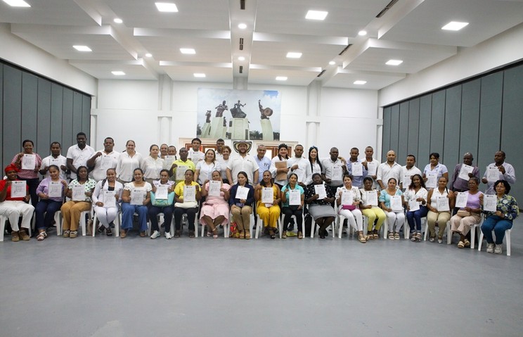 En un acto histórico culminó la educación contratada en San José Uré