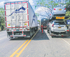 Bloqueo continúa solo habilitaron paso para 200 vehículos