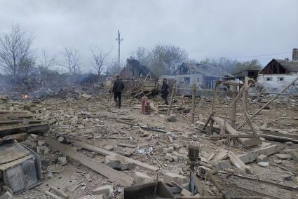 Ucrania evacúa a 366 niños del Jersón bombardeado por Rusia