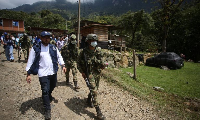 Vuelve y juega, secuestraron a soldados