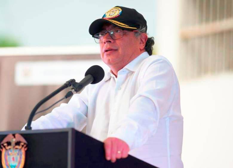Petro amenazó con ser 'radical' por la tierra