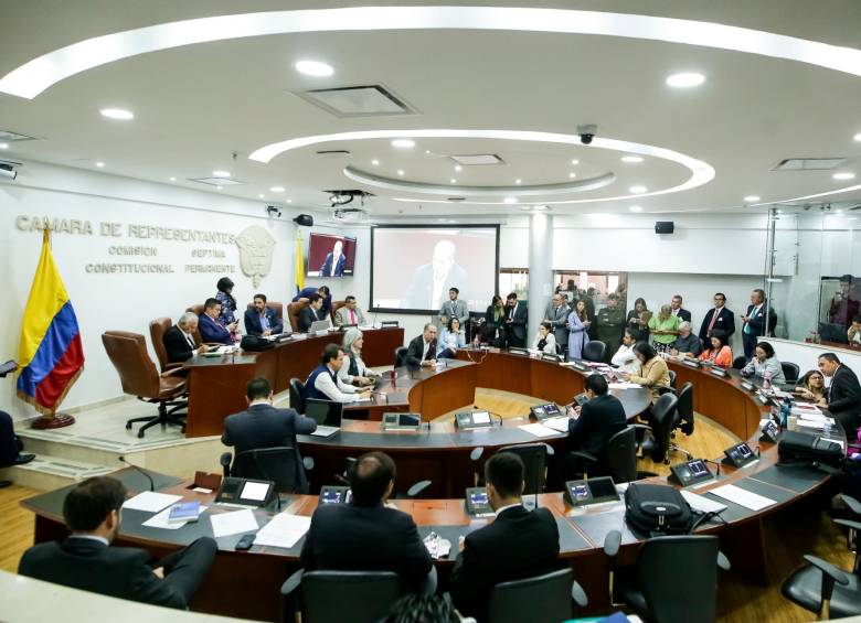 Ganan primer 'round' para acabar EPS