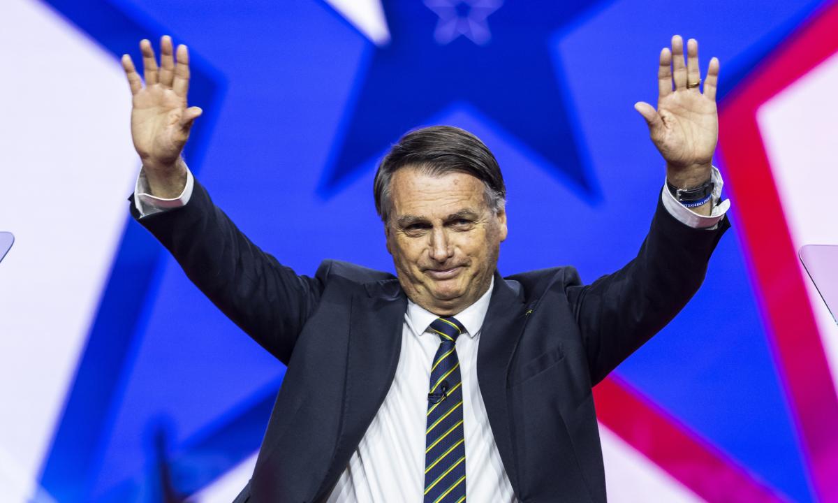 Fiscalía pide inhabilitar a Bolsonaro