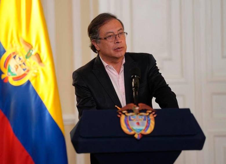 Sigue cayendo aprobación de Petro