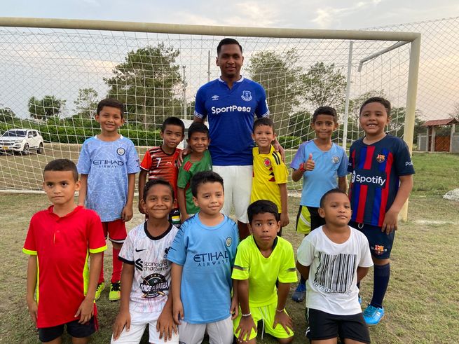 Alfredo Morelos, golazos con su Fundación