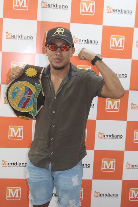 Albeiro Paredes, ahora va por el título mundial