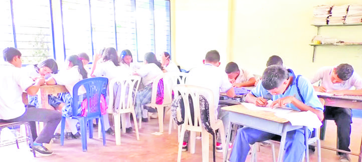 En Planeta Rica su Alcalde no trabaja ni por la educación