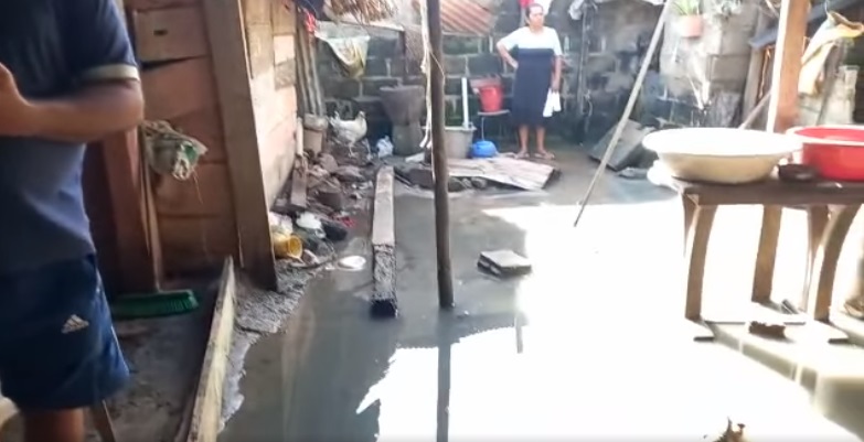 Sufren por desagües de alcantarillado