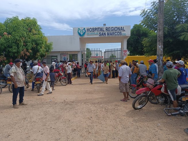 Indígenas siguen firmes en la minga en el Hospital de San Marcos