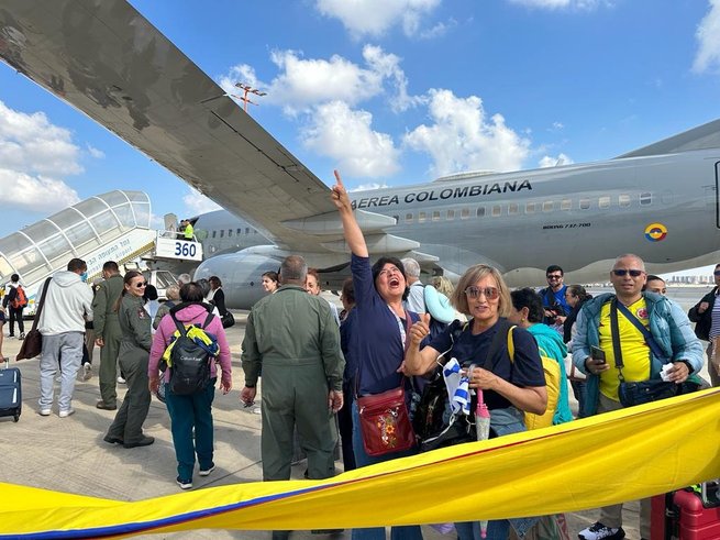 Partió el primer vuelo humanitario que repatriará a colombianos desde Israel