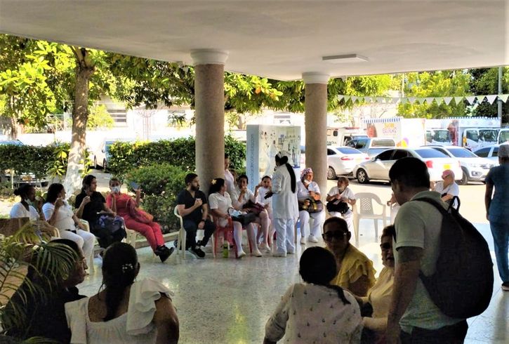 Esperan el pago de un mes y se unieron más a la protesta del HUS
