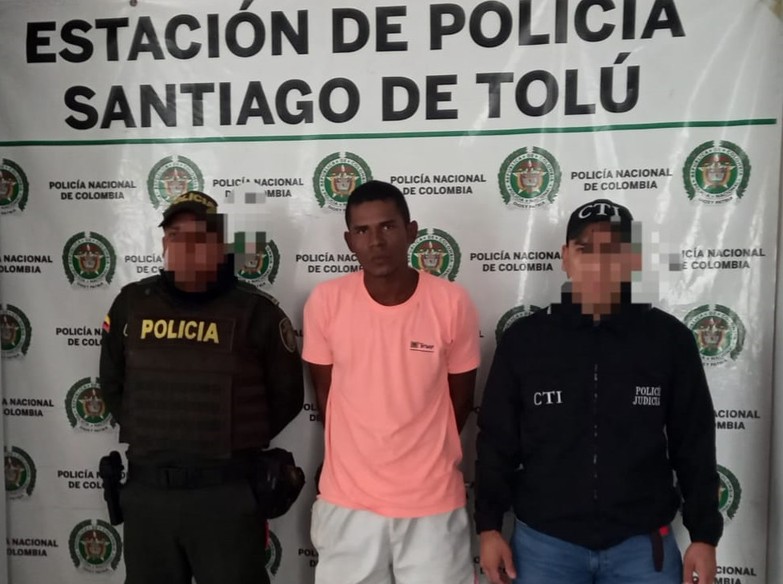Domiciliaria, presuntamente por pegarle a la mamá