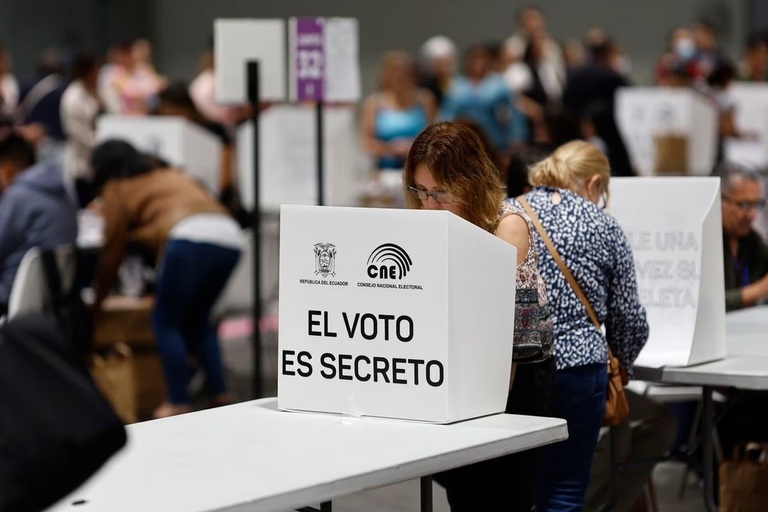 Se abrieron los centros de votaciones en Ecuador para elección presidencial entre González y Noboa