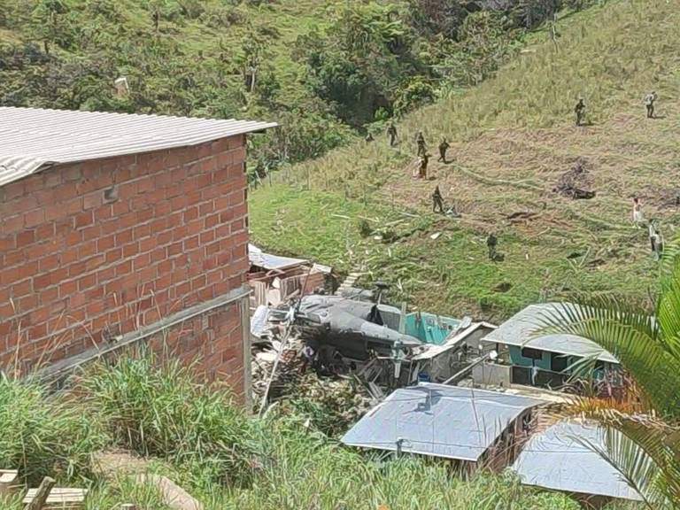 Un helicóptero cayó encima de una casa en Antioquia