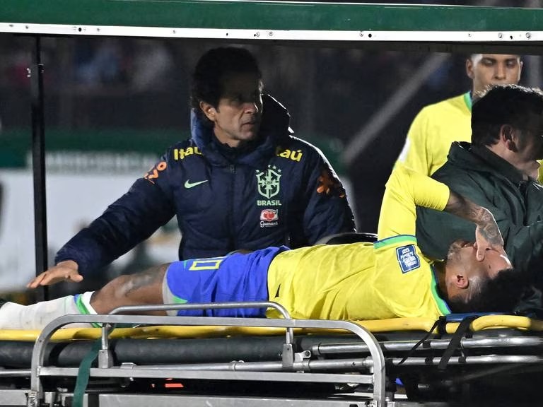 Por fractura de ligamento cruzado, Neymar no podrá jugar contra Colombia en Eliminatorias