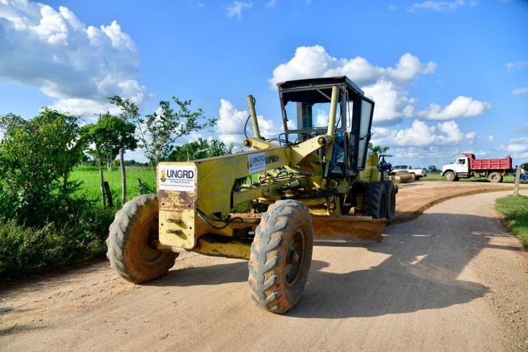 UNGRD comenzó la entrega de maquinaria amarilla en el sur