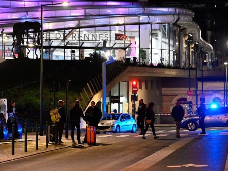 Evacuan aeropuertos en Francia por alertas de bomba