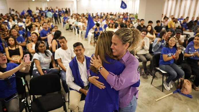 Natalia recibió apoyo masivo de las juventudes del Mira