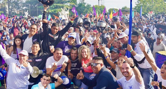 Gran apoyo de motociclistas a Natalia