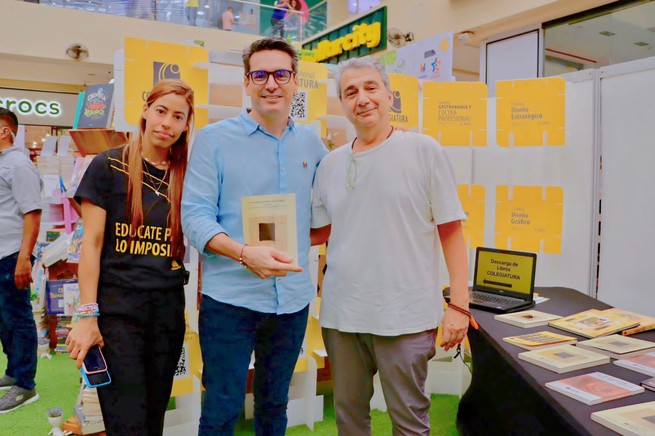 Colegiatura presente en la Feria