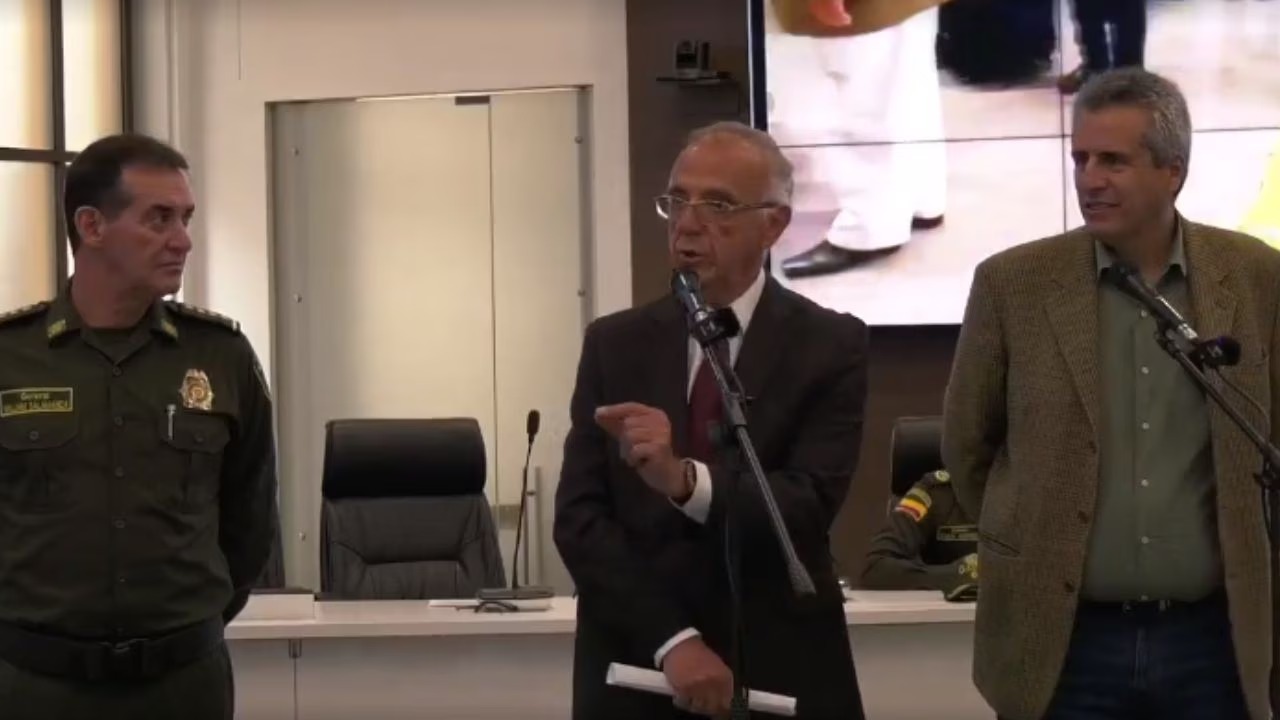 El ministro Velásquez señaló a Barbosa de “desobligante”