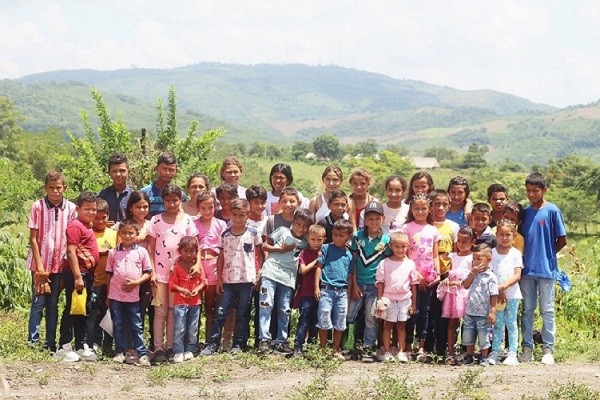 Narradores de la memoria: los niños que siembran esperanza en Montes