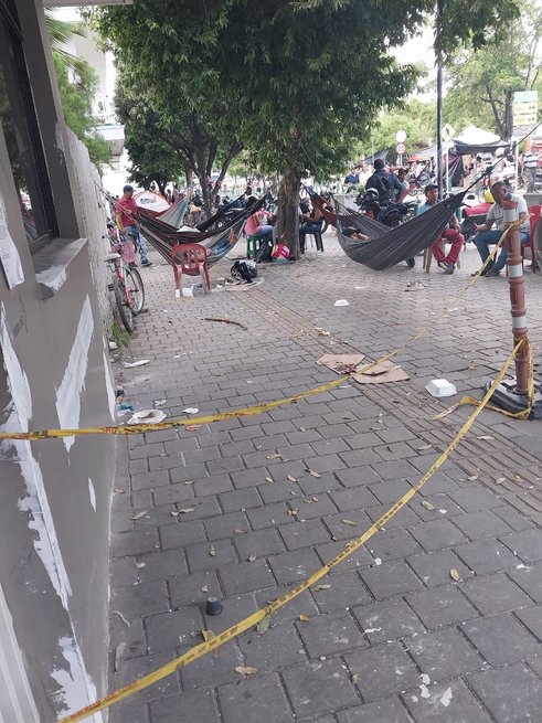 Invasores de 'Villa Petro', siguen protestando en el centro de Montería