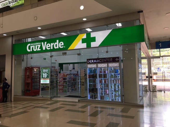 Cruz Verde suspenderá el suministro de medicamentos fuera del plan básico a EPS Sanitas