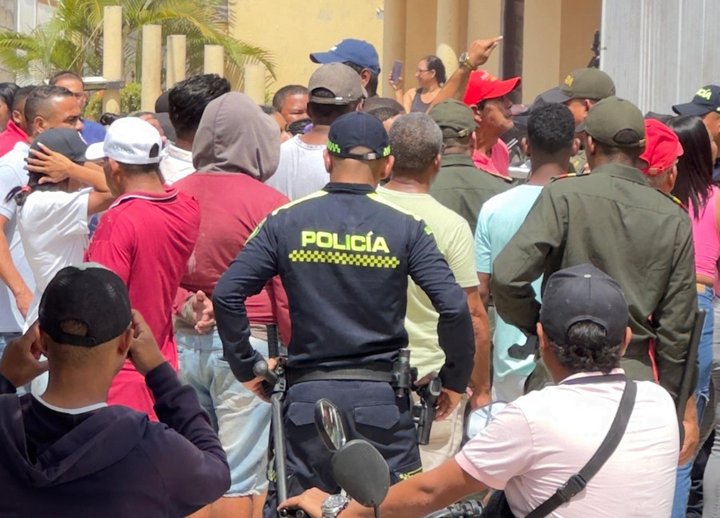 Equipo de campaña y seguidores del candidato a la Alcaldía de San Antero, Julio Diaz, causan disturbios tras el resultado de las elecciones