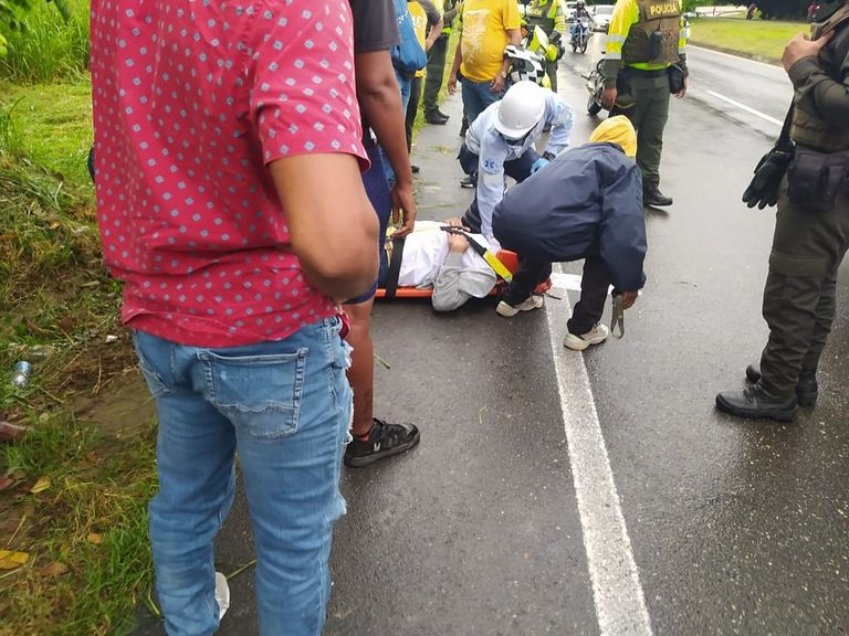 Delincuentes lo hicieron caer de la moto