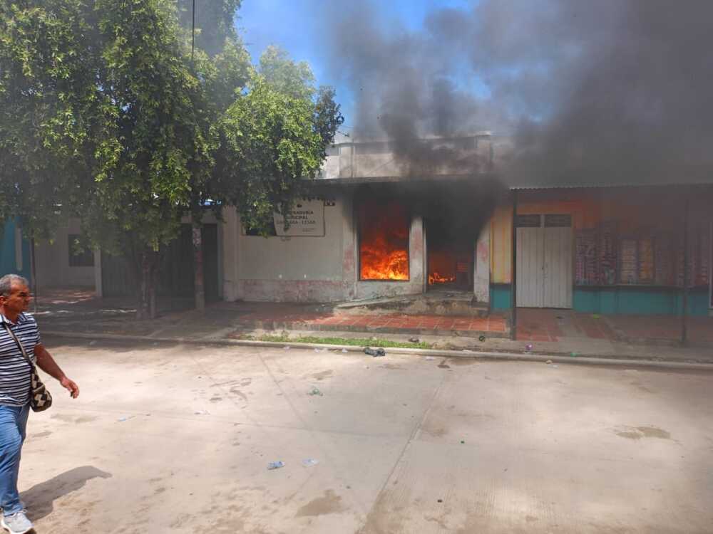 Candidatos al Concejo y Alcaldía serían los autores del incendio en la Registraduría en Gamarra