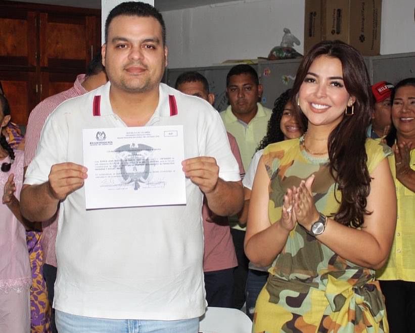Efrén Puche recibió credencial como alcalde electo de Momil