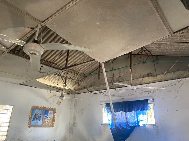 Tres estudiantes en Sincelejo resultaron heridos tras la caída del cielo raso de su salón de clases