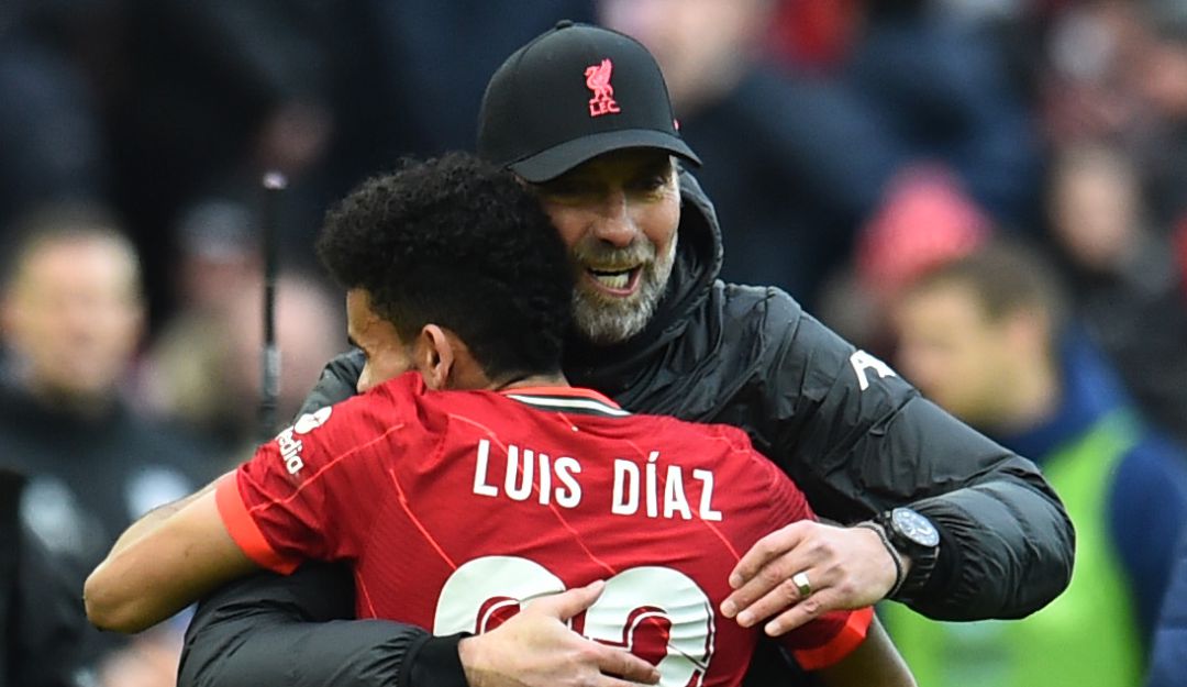 "Si se siente bien, estará aquí y entrenará con nosotros": Klopp sobre Luis Díaz