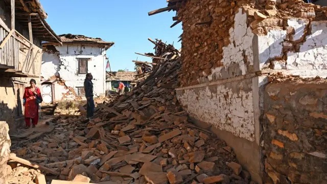 Al menos 132 muertos y 185 heridos dejó terremoto en Nepal
