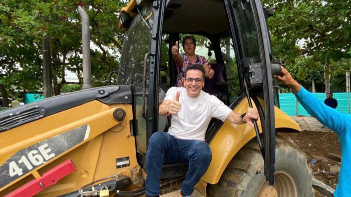 Alcalde de Montería supervisó trabajos en la cancha de la Sexta Etapa de La Pradera