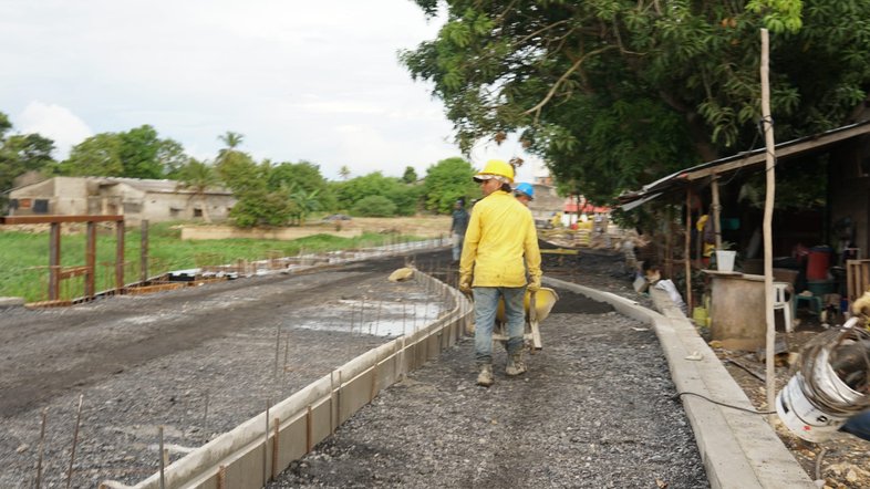 A toda el Malecón del Caño Chimalito en Lorica