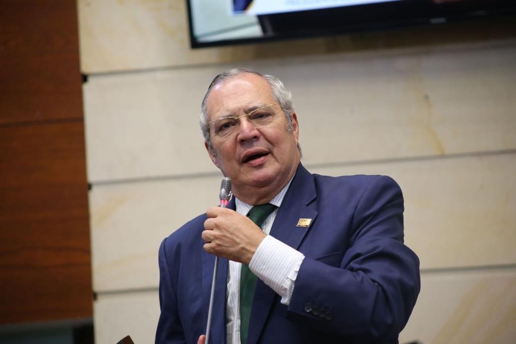 Iván Name le sugiere a Petro revisar su Gabinete