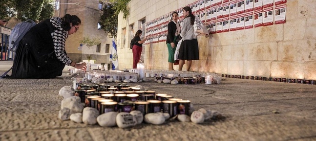 Encienden 1.400 velas en el Muro de las Lamentaciones tras un mes de la masacre de Hamás