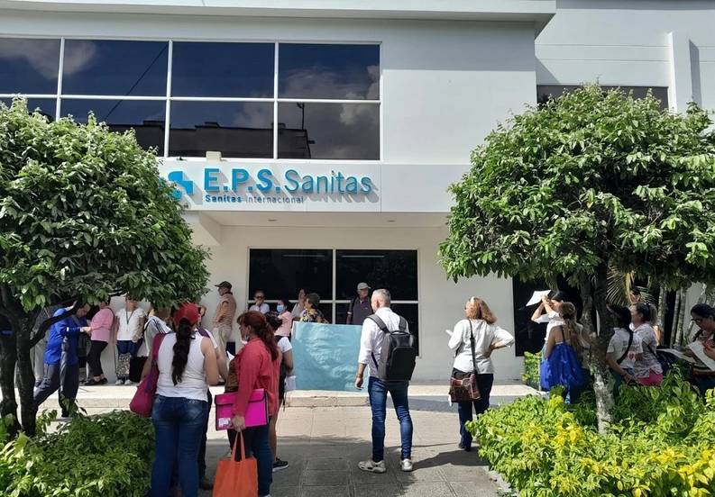 Madres de niños con enfermedades huérfanas exigen a Sanitas EPS agilizar la entrega de medicamentos