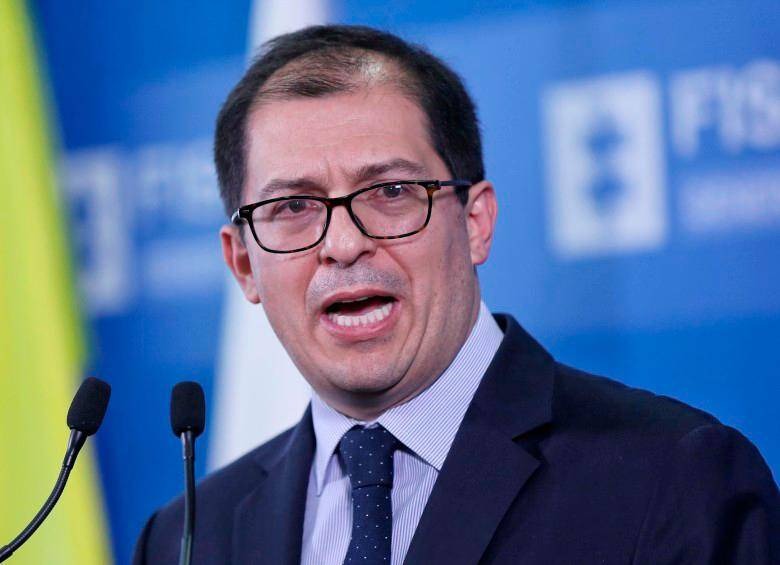 Propuso plebiscito para procesos de paz