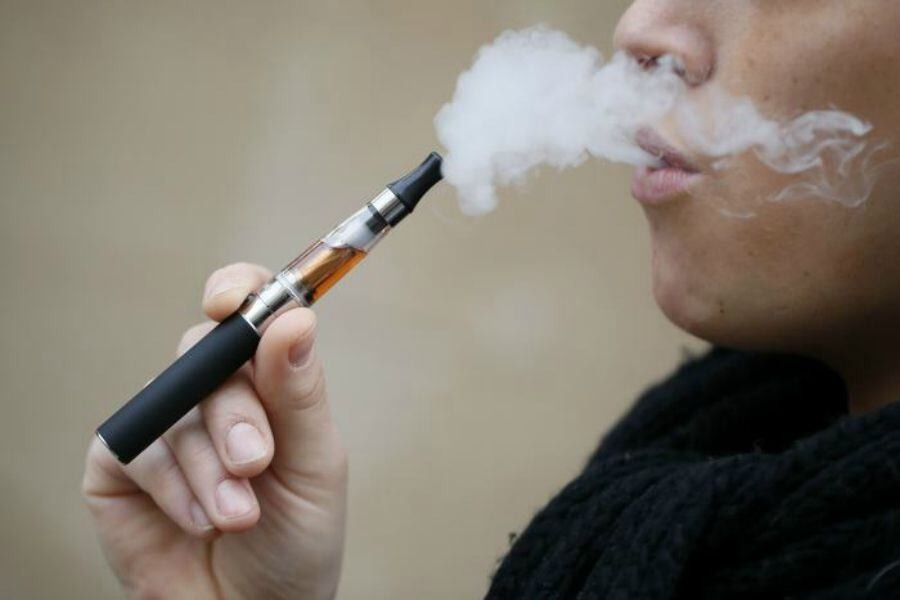 Multan a empresas de vapeadores por no informar que son nocivos para la salud