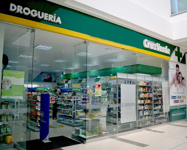 MinSalud, Sanitas Eps y Cruz Verde definirán situación sobre entrega de medicamentos