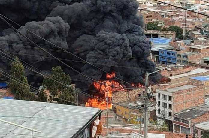 Grave incendio se registra en reconocida zona del sur de Bogotá