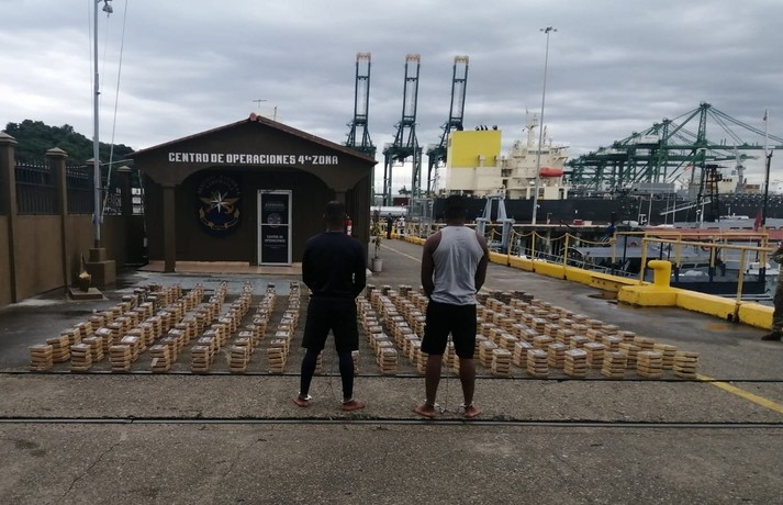Capturan a dos colombianos en Panamá por transportar 1.316 paquetes de droga