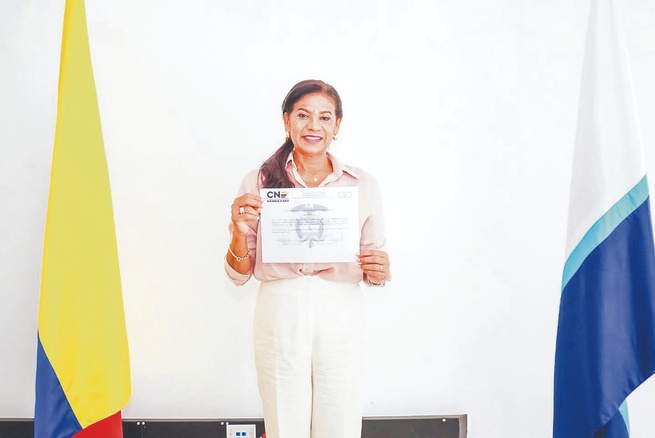 Lucy García ya tiene la credencial