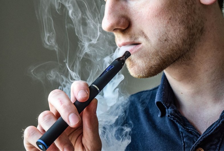 Hombre perdió los pulmones por vapear
