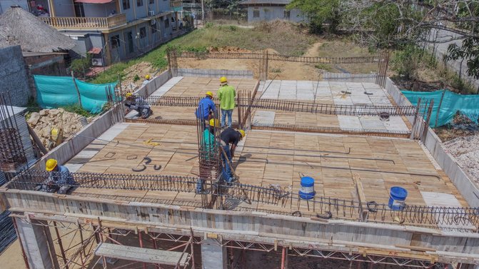Reanudaron la construcción de la estación de bomberos