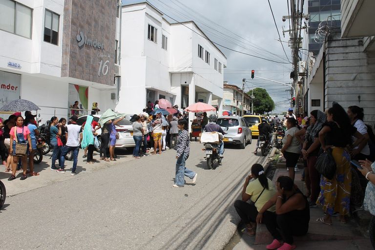 Largas colas por la Renta