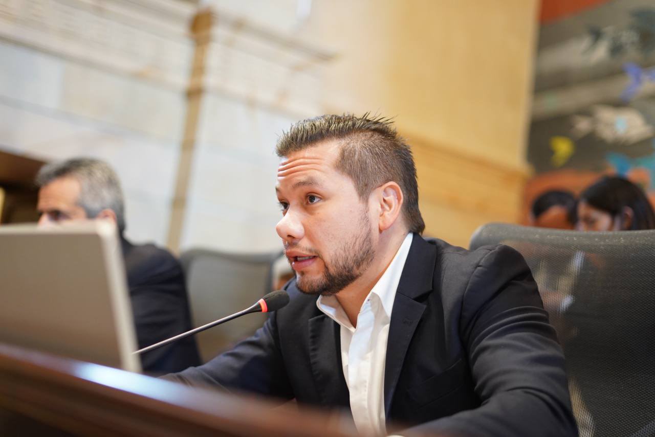 Duras críticas a Andrés Calle por el manejo de la reforma a la salud